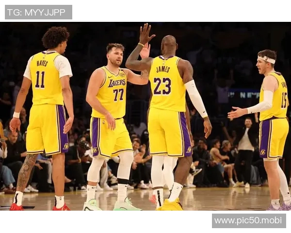 解说:八村打回原形 东詹受伤好在不严重 湖人进攻怎么差成这样?